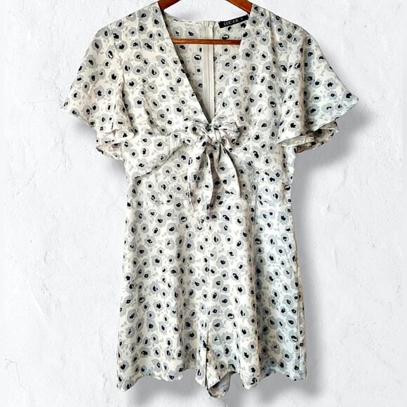 LUC&CE Floral Romper with Flutter Sleeves and Bowtie Bosom Sz S - Picture 1 of 13